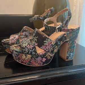 Crown & Ivy brocade heels size 6. Never worn.